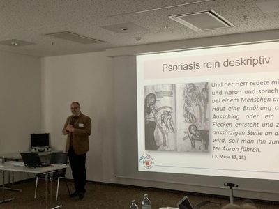 Dr. von Kiedrowski beim Vortrag