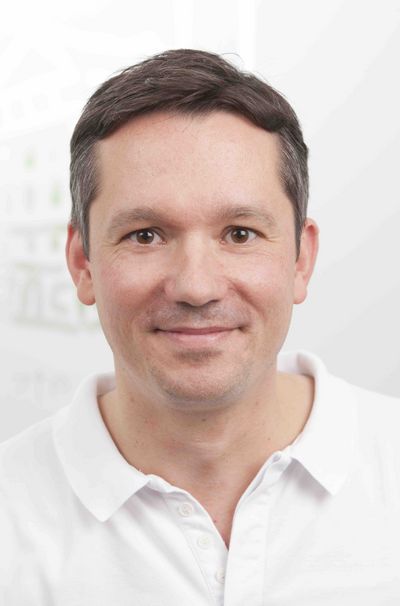 Dr. Thomas Brinkmeier Dr. Thomas Brinkmeier
